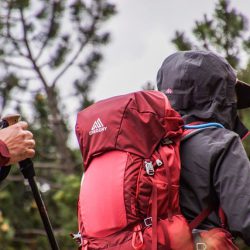 Scopri come preparare il tuo zaino per un'avventura indimenticabile in montagna!